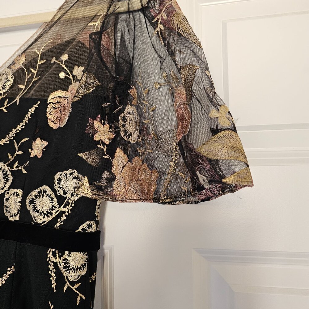 Marchesa Notte Floral Embroidered V-Neck Cape Flutter Sleeve Gown Size 2 - Picture 3 of 11